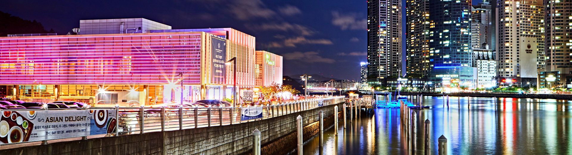 以Marine City夜景为背景的The Bay 101