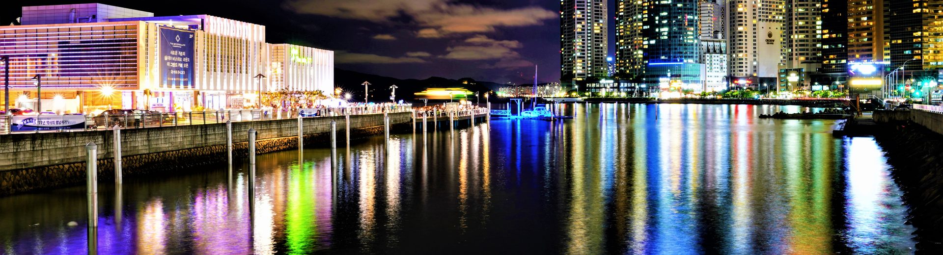 夜景中的The Bay 101全景